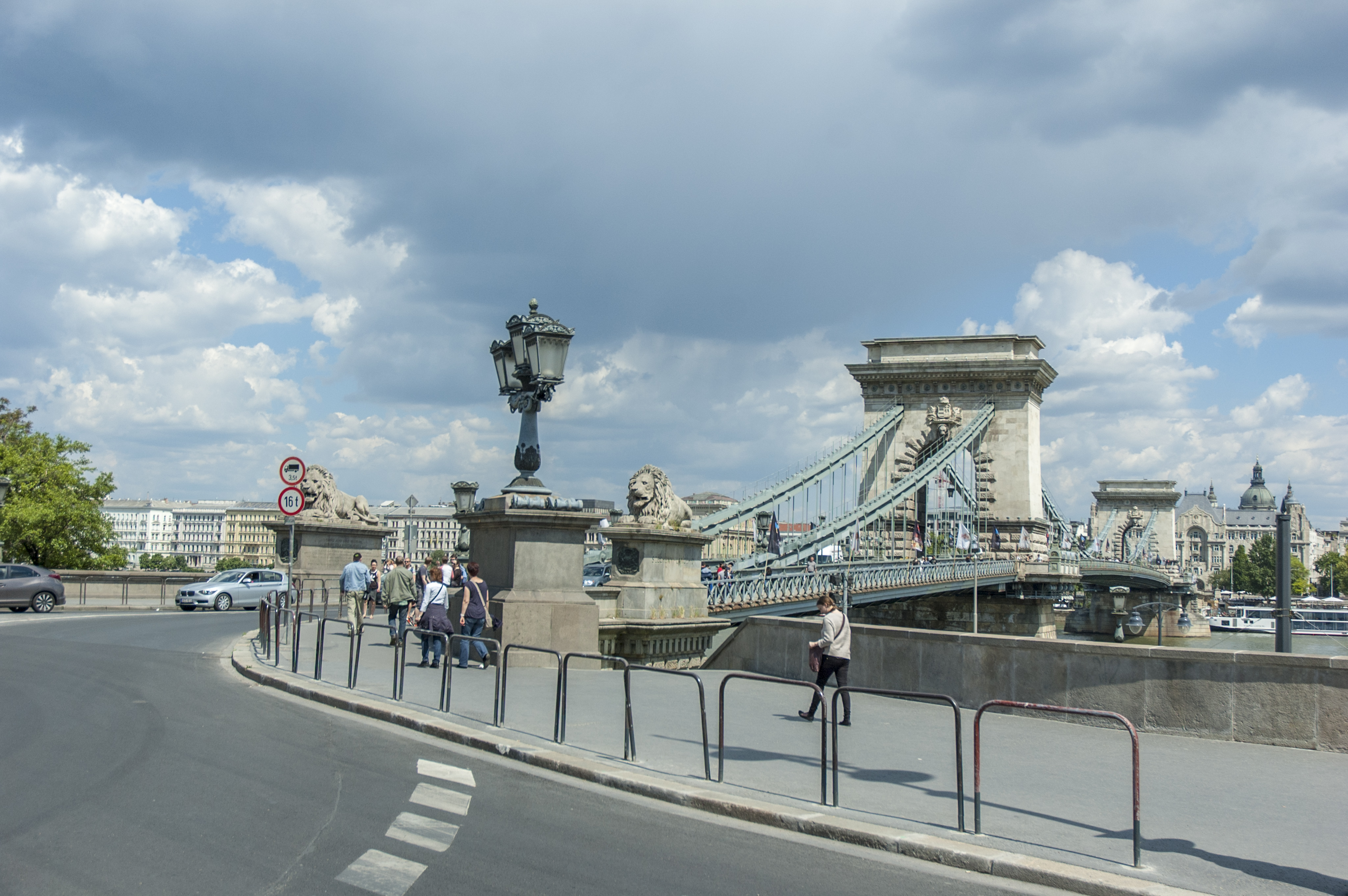 Chain Bridge - Danube Bridge - Sights in Budapest