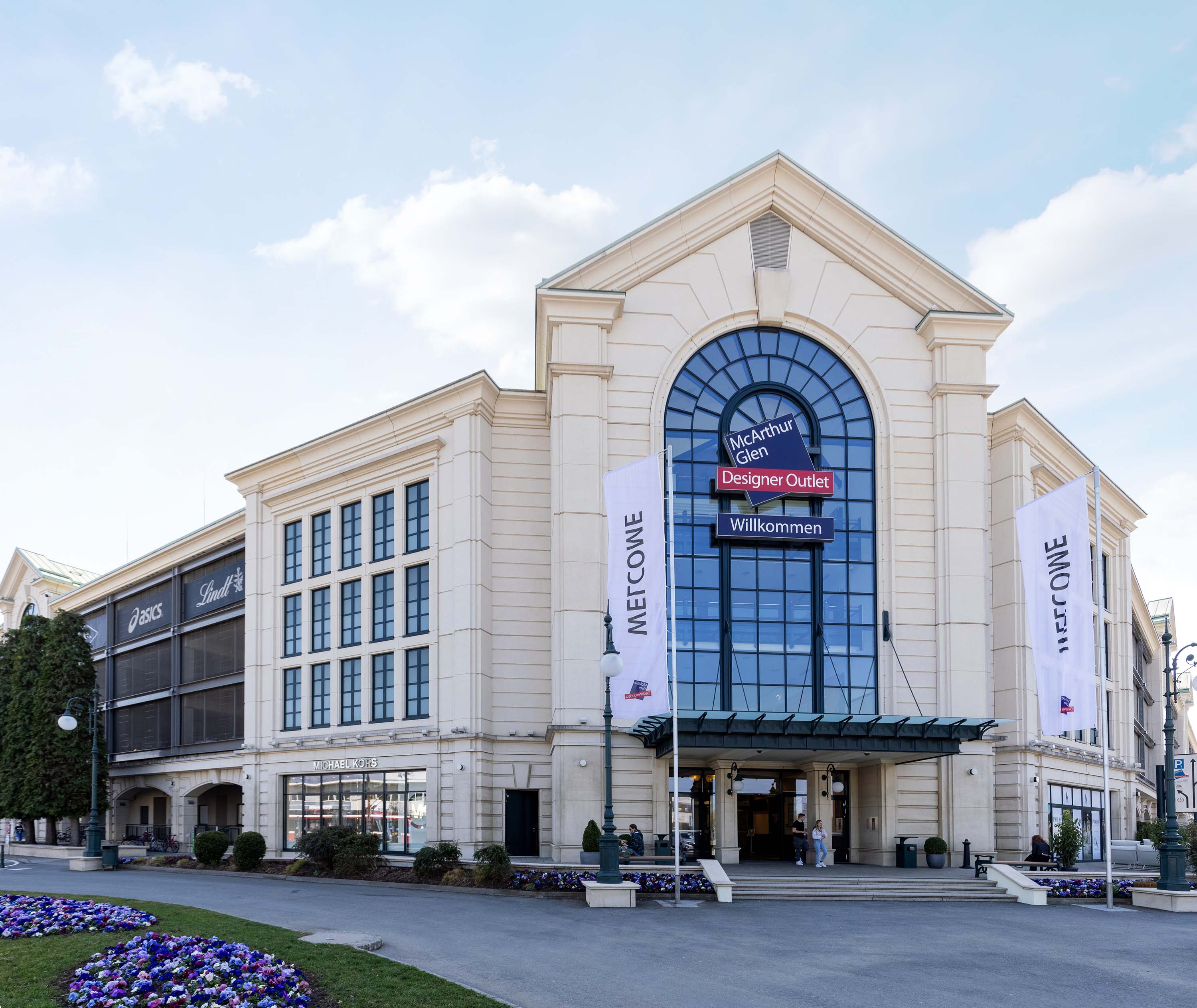 Golden Shopping Pass im Designer Outlet Salzburg - Main Image